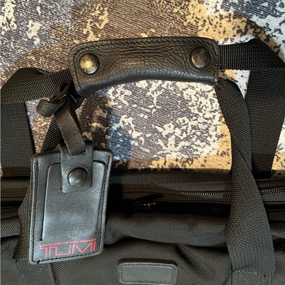 Tumi Nylon 21" Expandable Carry On Weekender Duffle Bag - Picture 8 of 10